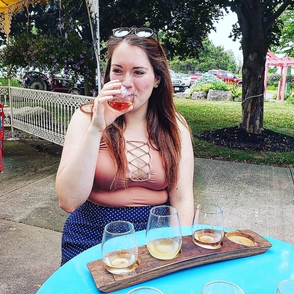 Meet your Posher, Lauren - Picture 4 of 6